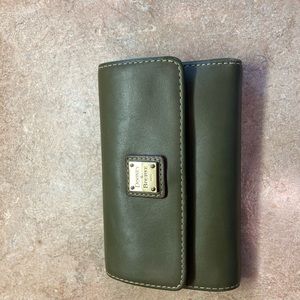 Dooney & Bourke wallet